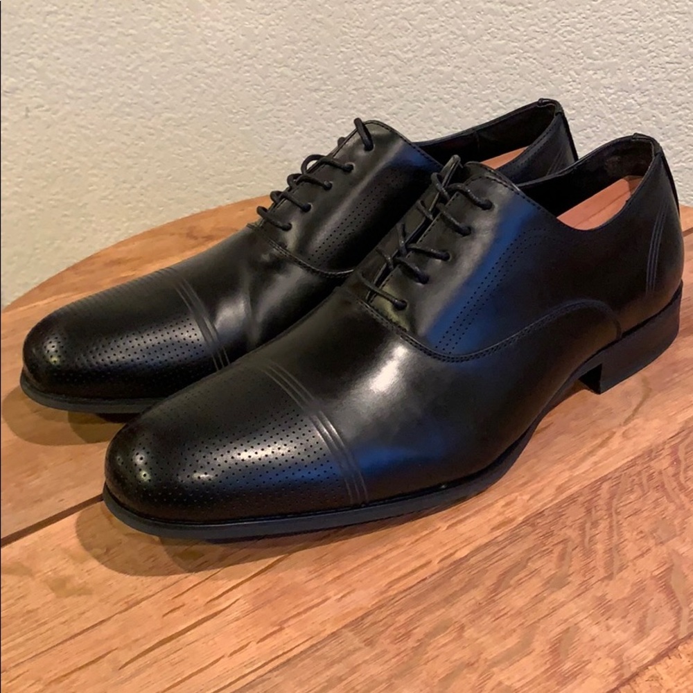 Kenneth Cole Reaction Big Wh-eel-s